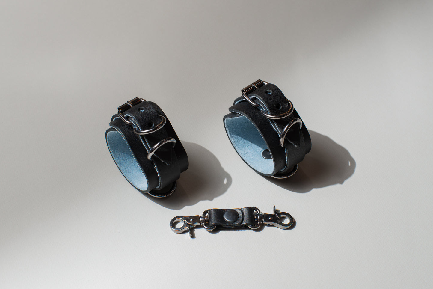 CUFFS BLACK LEATHER