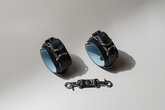 CUFFS BLACK LEATHER